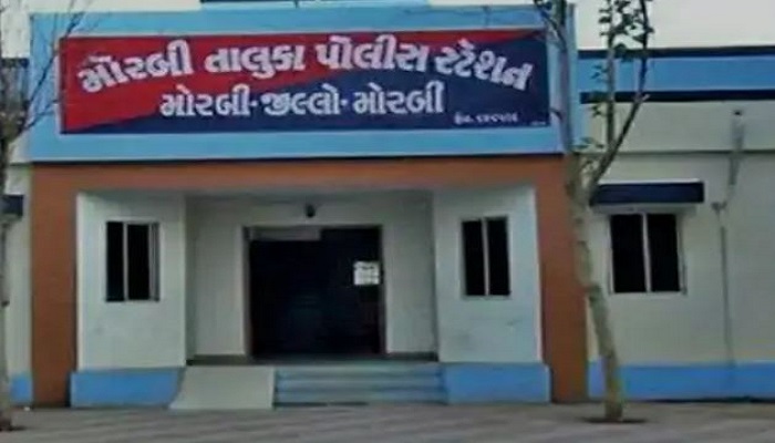 મોરબીના રફાળેશ્વર GIDCમાં કારખાનાના પતરાના શેડ પરથી પલકાતા બે શ્રમિકના મોત