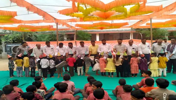 સુરેન્દ્રનગર જિલ્લામાં શાળા પ્રવેશોત્સવ, ધ્રાંગધ્રાના 3 ગામોમાં કલેકટર દ્વારા અપાયો પ્રવેશ