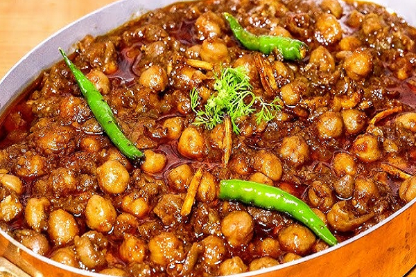 હોટલ કરતા પણ ઘરે જ બનાવો સ્વાદિષ્ટ ચણા મસાલા, જાણો રેસીપી