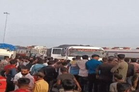dhrangadhra toll plaza, traffice jam