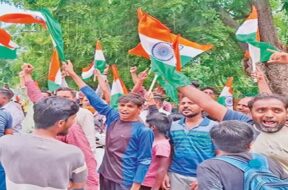 nadiyad muni, opposition