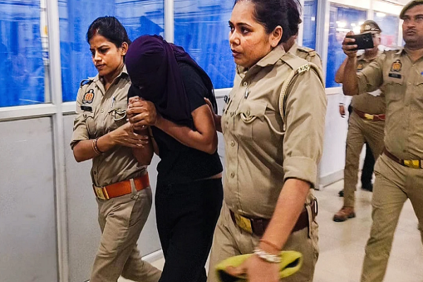 રાજા રઘુવંશી હત્યા કેસમાં પોલીસે જપ્ત કર્યાં ડિજિટલ રેકોર્ડ, લોહીથી ખરડાયેલા કપડાં અને સીસીટીવી ફૂટેજ મળ્યા