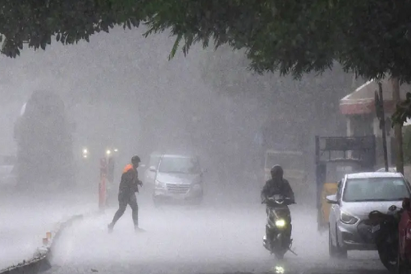 ગુજરાતમાં ગાજવીજ સાથે ભારે વરસાદની આગાહી