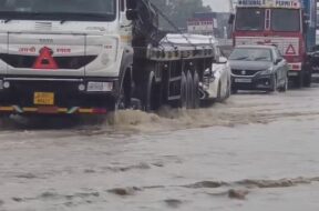 valasad highway, rain