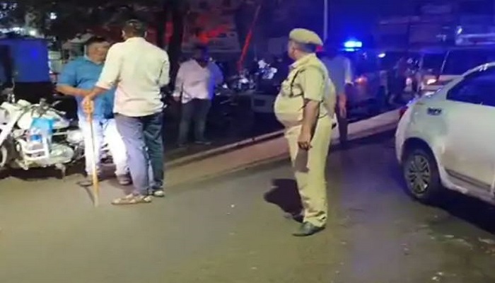 વડોદરાના પાણીગેટ વિસ્તારમાં મોડી રાતે નશાબાજ કારચાલકે ત્રણને અડફેટે લીધા