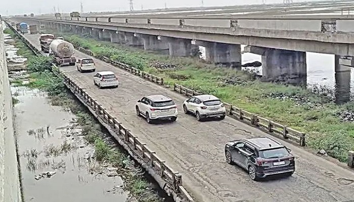 અમદાવાદ-રાજકોટ હાઈવે પર બગોદરા પાસે ભોગાવો નદી પરનો જર્જરિત બ્રિજ