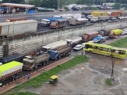 Baroda highway, traffic jaam