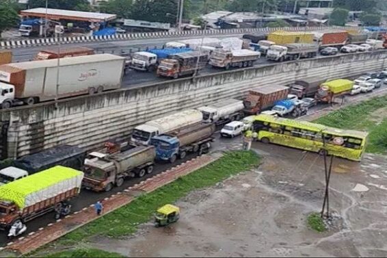 Baroda highway, traffic jaam