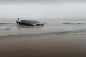 Car stuck in the sea of Dumas