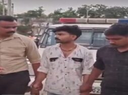 Gang robbing , rickshaw