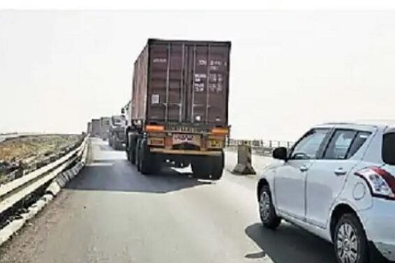 Maliya-Samakhiyali highway