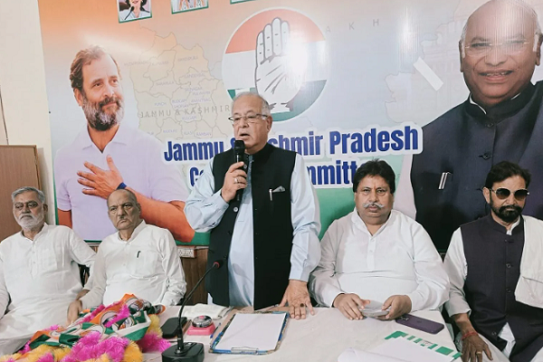 જમ્મુ-કાશ્મીરમાં રાજ્યનો દરજ્જો પુનઃસ્થાપિત કરવાની તીવ્ર માંગ, દિલ્હીમાં બેઠક