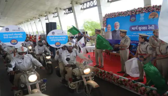 વડોદરા શહેરમાં દ્વીચક્રી વાહનચાલકોમાં  હેલ્મેટની જાગૃતિ માટે પોલીસ દ્વારા રેલી યોજાઈ