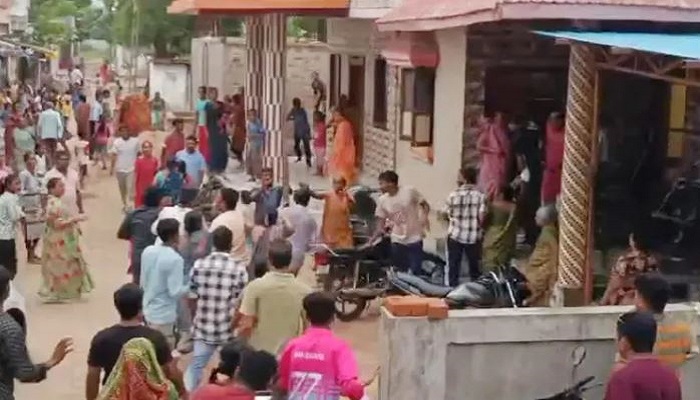 સાવલી તાલુકાના ભાદરવા ગામે ભાજપના બે જુથો વચ્ચે પાણીના પ્રશ્ને મારામારી