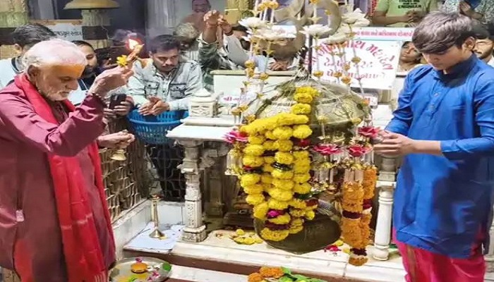 આજે શ્રાવણ મહિનાનો બીજો સોમવાર, મહાદેવજીના મંદિરમાં શ્રદ્ધાળુઓ દર્શન માટે ઊમટી પડ્યાં