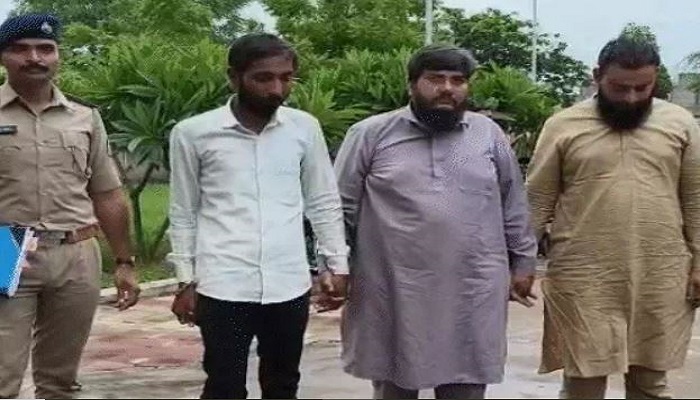 રાજકોટમાં વૃદ્ધ દંપત્તીને 45 દિવસ ડિજિટલ એરેસ્ટ કરી 88 લાખ પડાવ્યા, ત્રણની ધરપકડ