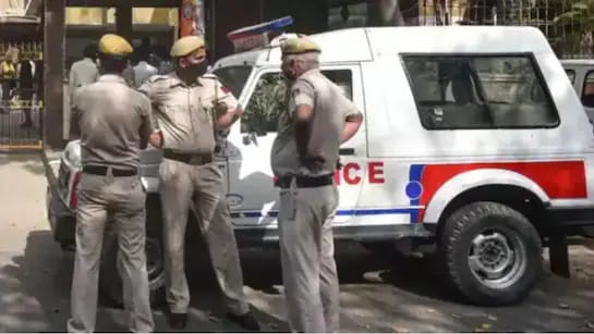 દિલ્હીની ઘણી શાળાઓને આજે ફરી બોમ્બ ધમકી મળી
