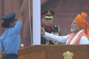 GyW6CeyaYAAErY_-600×600-1