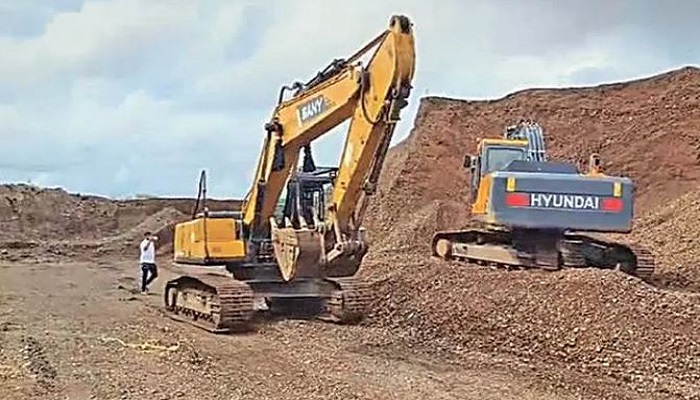 સાયલા તાલુકાના જુના જશાપર ગામે વન વિભાગની જમીનમાં ગેરકાયદે ખનન પકડાયું