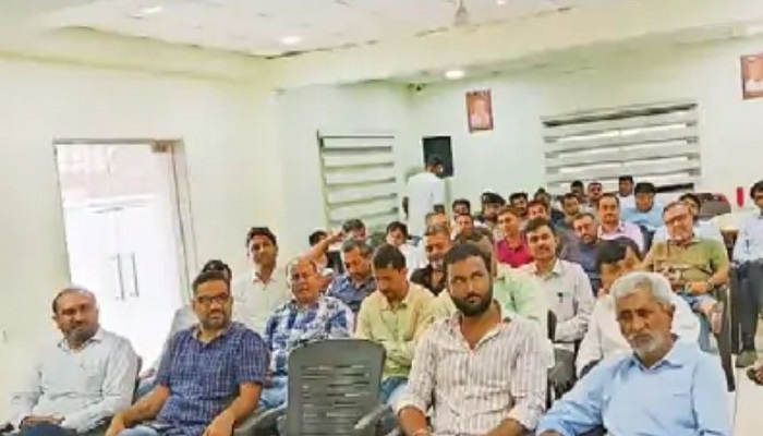 નેશનલ હાઈવે પર ઠેર ઠેર ખાડાંને લીધે કચ્છના ટ્રાન્સપોર્ટરો 10મીએ હડતાળ પાડશે
