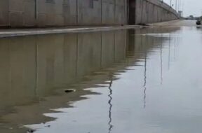 Mahuva highway, water on the service road