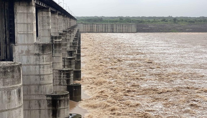 અમદાવાદમાં સાબરમતી નદીમાં પૂર, રિવરફ્રન્ટનો વોકવે પાણીમાં ગરકાવ