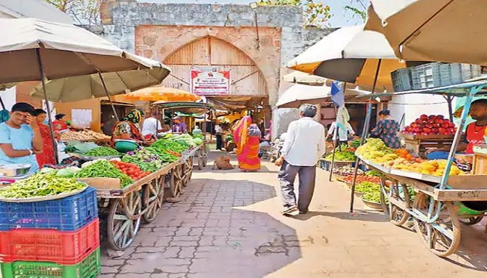 વઢવાણમાં રાજાશાહીના જમાનાનું શાક માર્કેટનું બિલ્ડિંગ બન્યું જર્જરિત