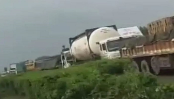 અમદાવાદ-મુંબઈ નેશનલ હાઈવે પર પોર નજીક ટ્રાફિક જામથી વાહનચાલકો કંટાળી ગયા