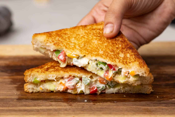 ભૂખને ભગાડવા નાસ્તામાં બનાવો હંગ કર્ડ સેન્ડવિચ, જાણો રેસીપી