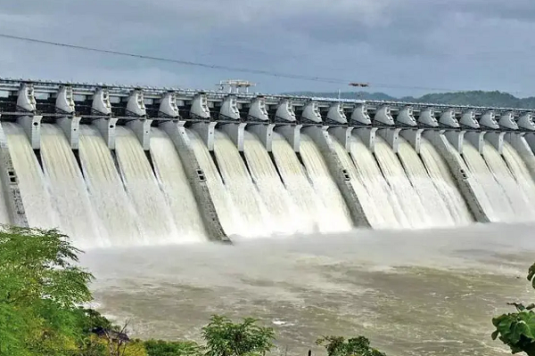 નર્મદા ડેમમાં નવા પાણીની સતત આવક, 15 દરવાજા ખોલીને પાણી છોડાયું
