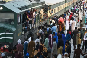 pakistan train
