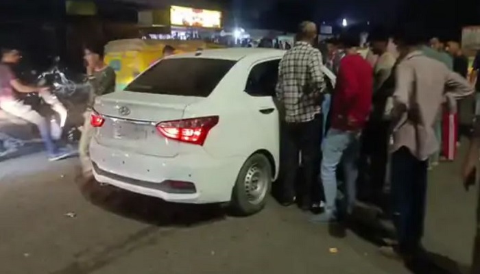 અમદાવાદમાં પોલીસ જવાનની કારએ રિક્ષાને ટક્કર મારી, રિક્ષાચાલક બેભાન