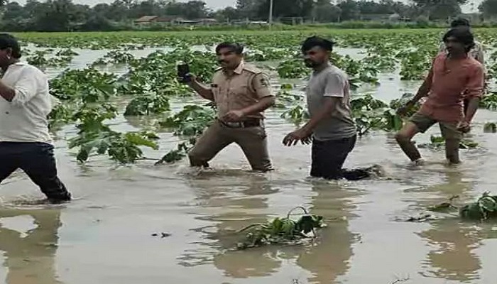 બનાસકાંઠા પોલીસ દ્વારા પૂરગ્રસ્ત વિસ્તારમાં લોકોને મદદ માટે સરાહનીય કામગીરી