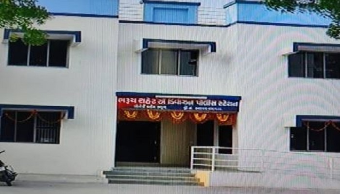 ભરૂચના આંગડિયા પેઢીના બે કર્મચારી રૂપિયા 74.02 લાખની રોકડ લઈને નાસી ગયા