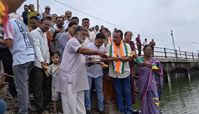 ભાવનગરમાં બોર તળાવ 43 ફુટની સપાટીએ છલકાયું, કોંગ્રેસે કર્યા નવા નીરના વધામણા