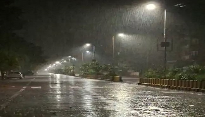 ભાવનગરમાં નવરાત્રીના પ્રથમ દિવસે બે ઈંચ વરસાદ પડતા રોડ-રસ્તાઓ પર પાણી ભરાયા