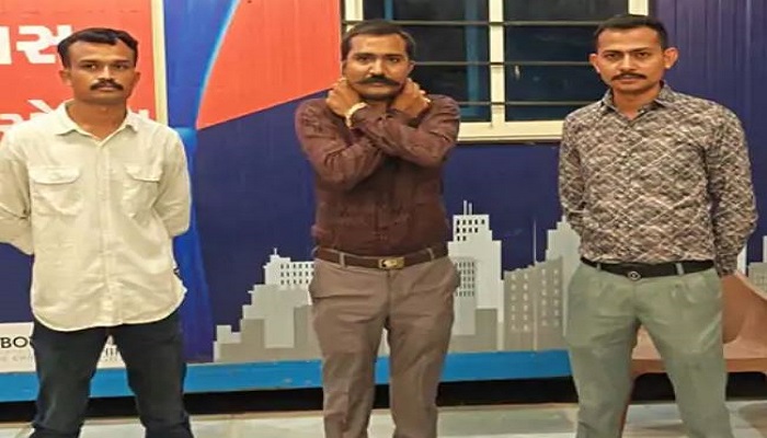 સુરતમાં પીએસઆઈ હોવાની ઓળખ આપીને ગરબામાં રોફ જમાવતો શખસ પકડાયો