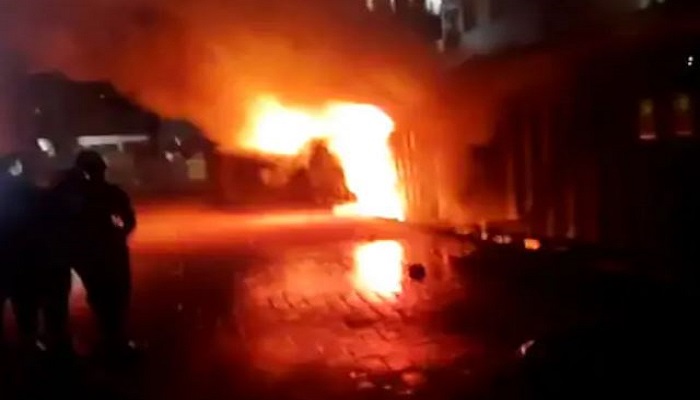 સુરતમાં નિધિ ટેક્સટાઈલ માર્કેટમાં લાગેલી આગ દોઢ કલાકે કાબુમાં આવી