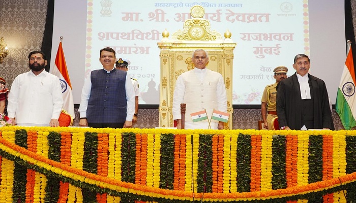 મહારાષ્ટ્રના ગવર્નર તરીકે શપથ ગ્રહણ કરતા ગુજરાતના રાજ્યપાલ આચાર્ય દેવવ્રતજી