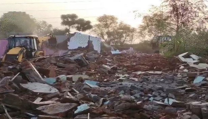 ગાંધીનગરના પેથાપુર વિસ્તારમાં સરકારી જમીન પર ગેરકાયદે દબાણો સામે મેગા ડિમોલિશન