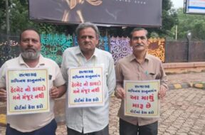 Rajkot, Helmet, protest