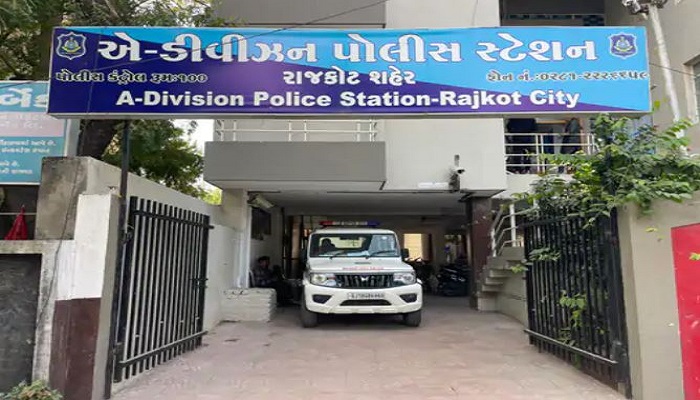 રાજકોટમાં પોલીસના સ્વાંગમાં ધમકી આપીને તોડબાજી કરનારો નકલી પોલીસ જવાન પકડાયો