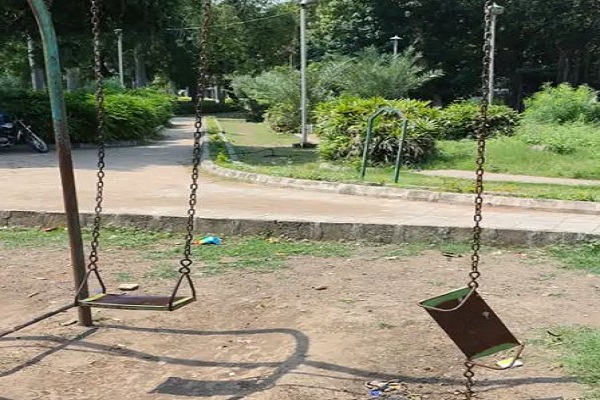 ભાવનગરમાં સરદારબાગની કંડમ હાલત, પાયાની સુવિધાનો અભાવ