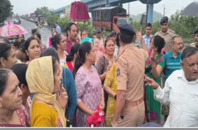 Vapi, highway, womens movement