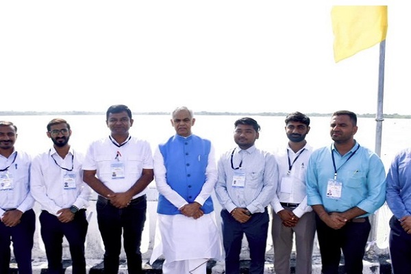 બનાસકાંઠાના મુક્તેશ્વર જળાશયની આચાર્ય દેવવ્રતજીએ મુલાકાત લઈને નિરીક્ષણ કર્યું