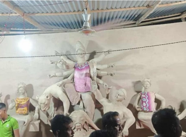બાંગ્લાદેશ: દુર્ગા પૂજા પહેલા અસામાજિકતત્વોએ મંદિરમાં તોડફોડ કરી