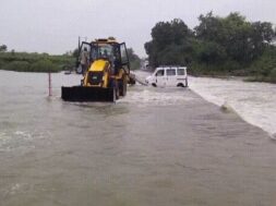 eco car, stuck in river