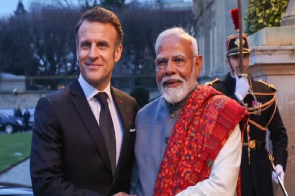 નરેન્દ્ર મોદીએ ફ્રાન્સના રાષ્ટ્રપતિ ઇમેન્યુઅલ મેક્રોન સાથે વાત કરી