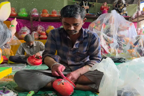 નવરાત્રીને લઈ બજારોમાં ગરબીની માંગમાં વધારો