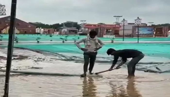 અમદાવાદના GMDC ગ્રાઉન્ડમાં પાણી ભરાતા વાયબ્રન્ટ નવરાત્રી મહોત્સવમાં ભંગ પડ્યો